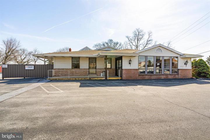 More Photos Of 915 N Hanover St, Elizabethtown Medical For Sale