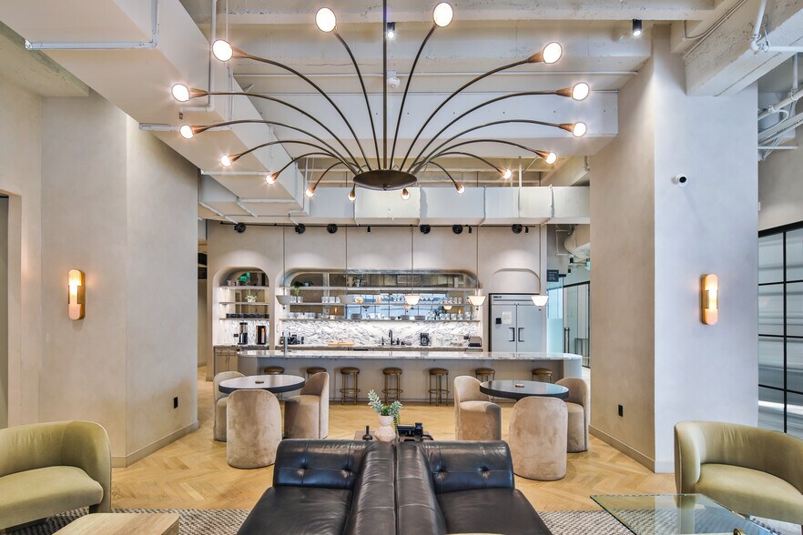 More Photos Of 612 S Broadway, Los Angeles Office For Lease