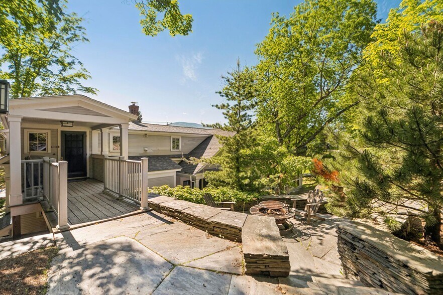 More Photos Of 299 Mountain Rd, Stowe Office Residential For Sale