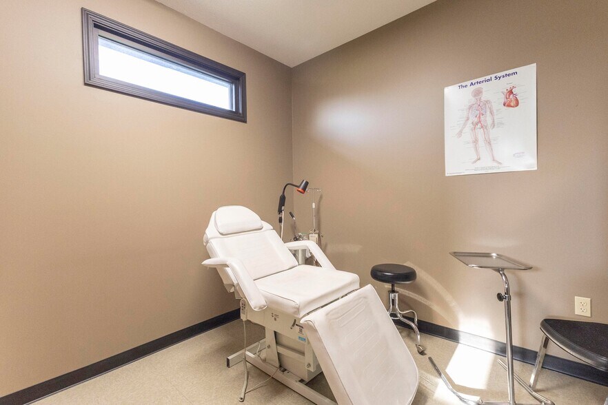 More Photos Of 2100 Silva Ln, Moberly Office For Sale