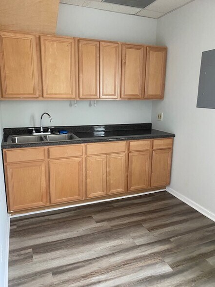 More Photos Of 3401 W Lawrence Ave, Chicago Office For Lease