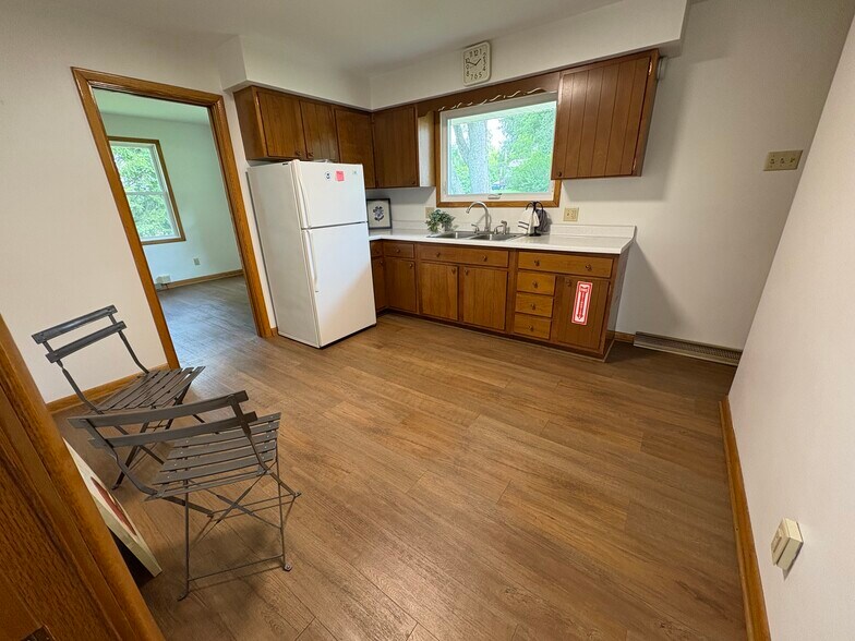 More Photos Of 99 N Sugar St, Saint Clairsville Flex For Sale