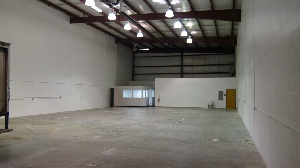 More Photos Of 12801 Silver Lake Rd, Brighton Manufacturing For Sale