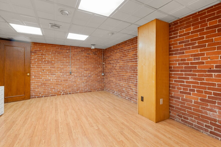 More Photos Of 1577 Beacon St, Brookline Medical For Lease