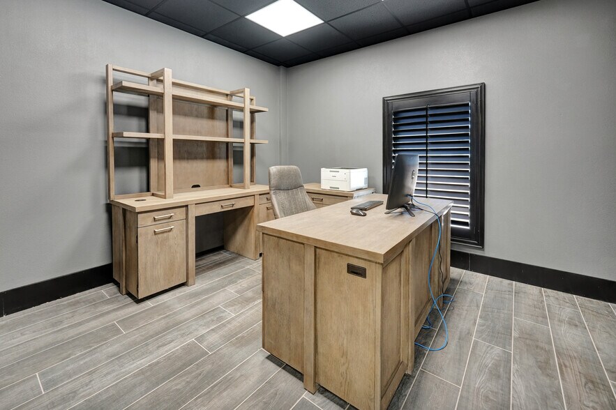 More Photos Of 9013 W County Road 160, Midland Showroom For Sale
