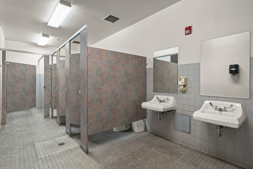 More Photos Of 2275 E Newlands Dr, Fernley Distribution For Lease