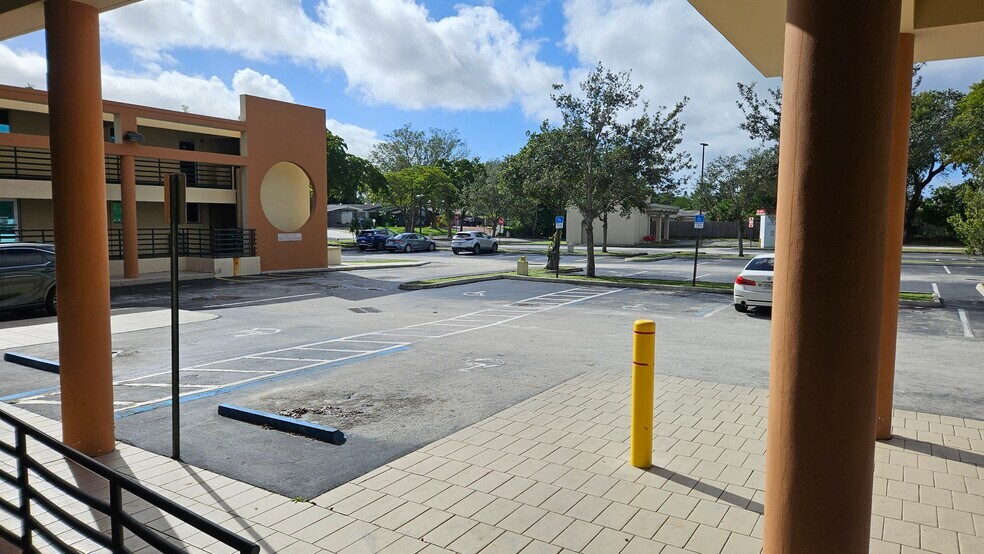 More Photos Of 6600 W Taft St, Hollywood Medical For Lease