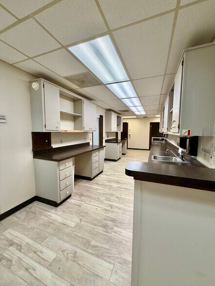 More Photos Of 906 Sixth Ave, Picayune Office For Sale