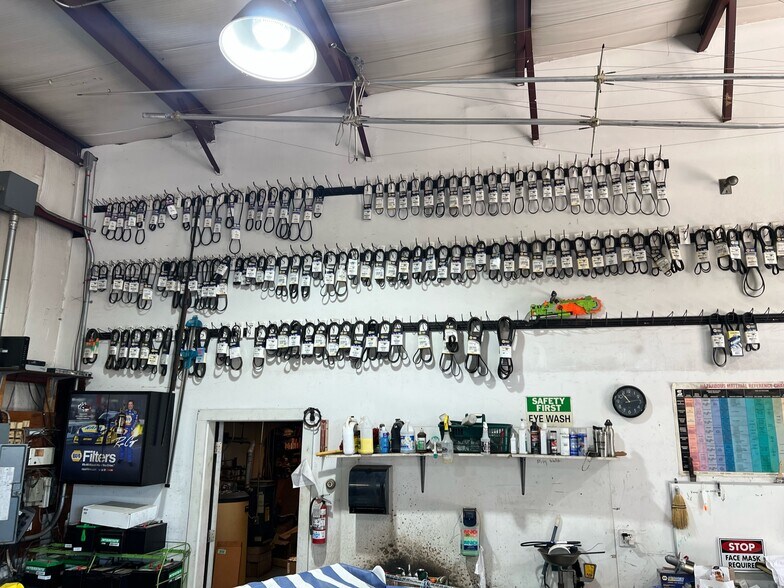 More Photos Of 5 N Line Rd, Edgartown Service For Sale