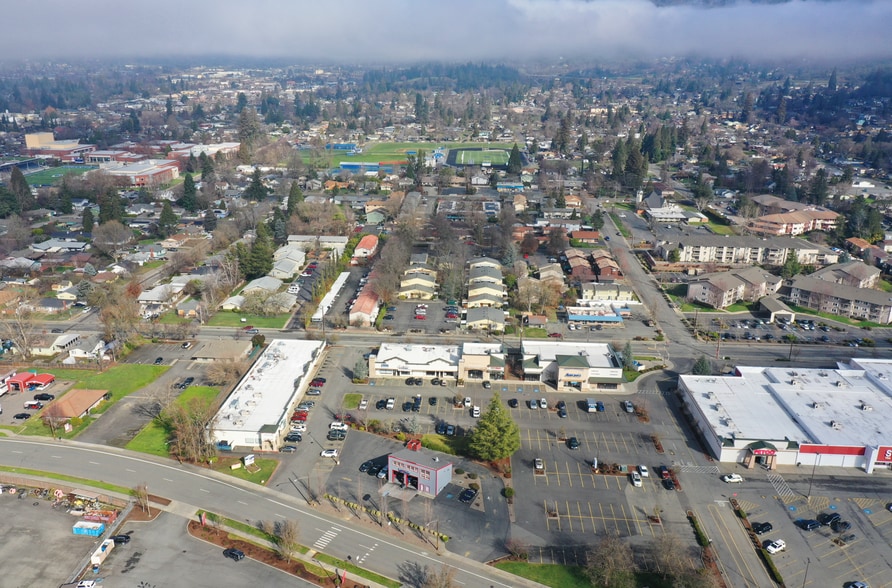 Primary Photo Of 820 NE E St, Grants Pass Storefront Retail Office For Sale