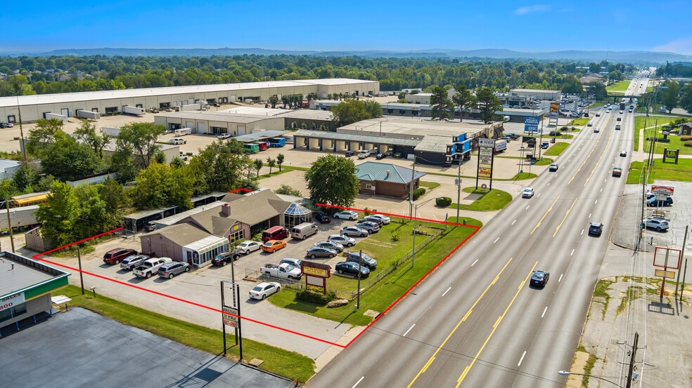 More Photos Of 2305 S Thompson St, Springdale Freestanding For Sale