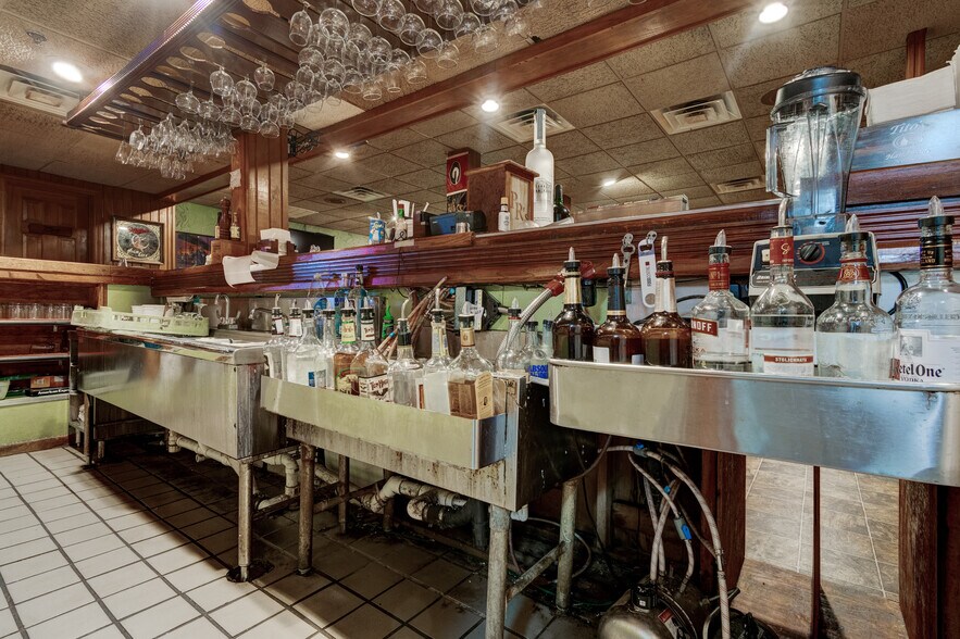 More Photos Of 1702 Park Hill Dr, Gainesville Restaurant For Sale
