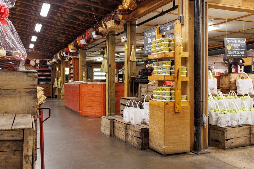 More Photos Of 63 Talona Spur Rd, Ellijay Freestanding For Sale