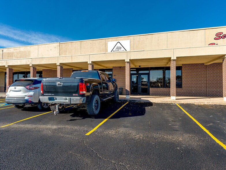 More Photos Of 801-807 N Broadway Ave, Ada Storefront For Lease