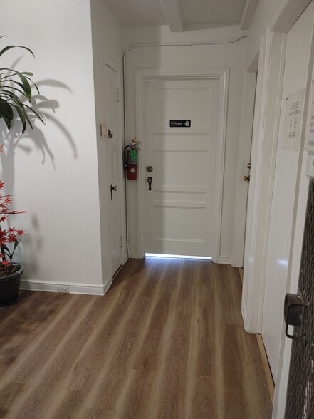 More Photos Of 1842 Noriega St, San Francisco Storefront Retail Office For Lease