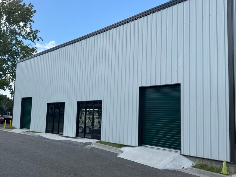 More Photos Of 100 Aberdeen St, Savannah Flex For Lease