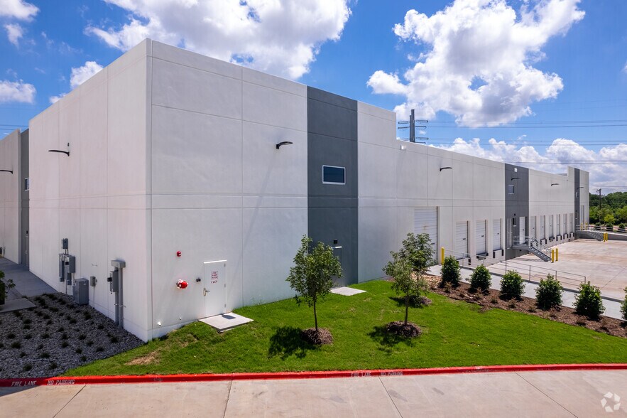 More Photos Of 2129 Bardin Rd, Grand Prairie Distribution For Sale