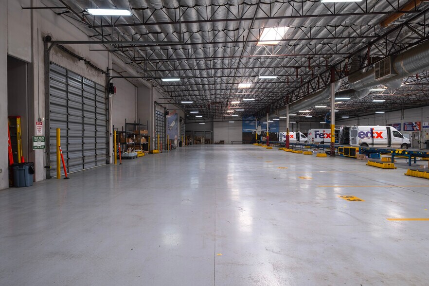 More Photos Of 1111 Bird Center Dr, Palm Springs Warehouse For Lease