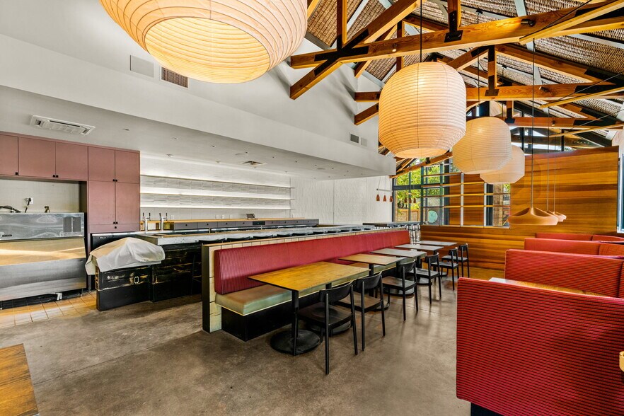 More Photos Of 2708 E Cesar Chavez St, Austin Restaurant For Sale