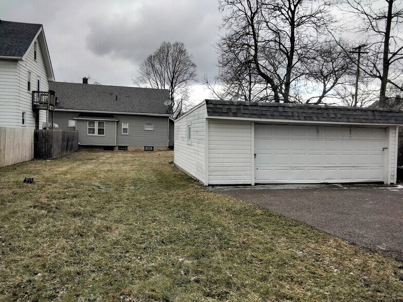 More Photos Of 17051 Libby Rd, Maple Heights Storefront Retail Residential For Lease