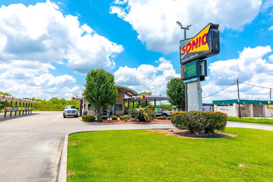 More Photos Of 6767 W Port Arthur Rd, Port Arthur Fast Food For Sale