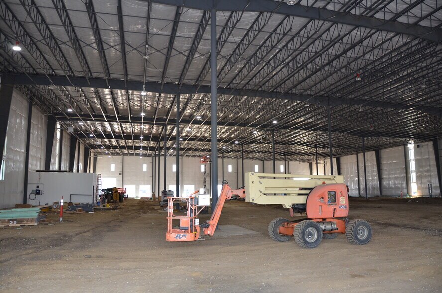 More Photos Of 9900 6th St SW, Cedar Rapids Warehouse For Lease