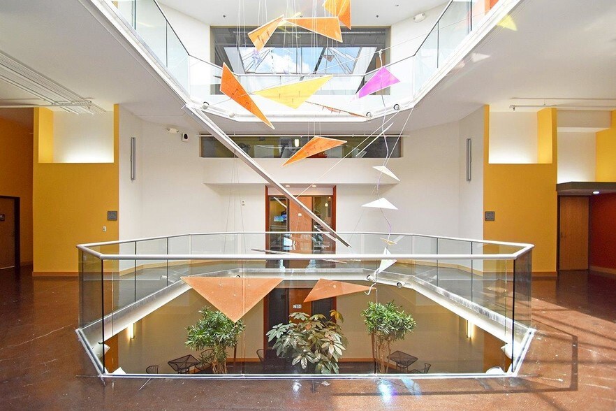 More Photos Of 91 N Saginaw St, Pontiac Office For Lease