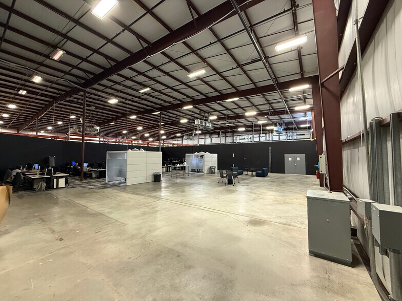 More Photos Of 2501 SE Otis Corley Dr, Bentonville Flex For Lease