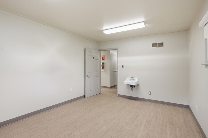 More Photos Of 222 Gibbsboro Rd, Clementon Office For Sale