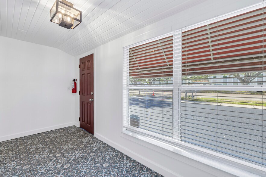 More Photos Of 3521 1st Ave N, Saint Petersburg Loft Creative Space For Sale