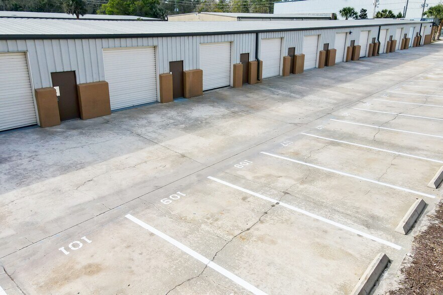 More Photos Of 5449 Benchmark Ln, Sanford Warehouse For Lease