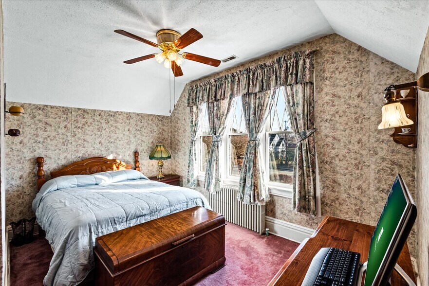 More Photos Of 115 E Broaddus Ave, Bowling Green Apartments For Sale