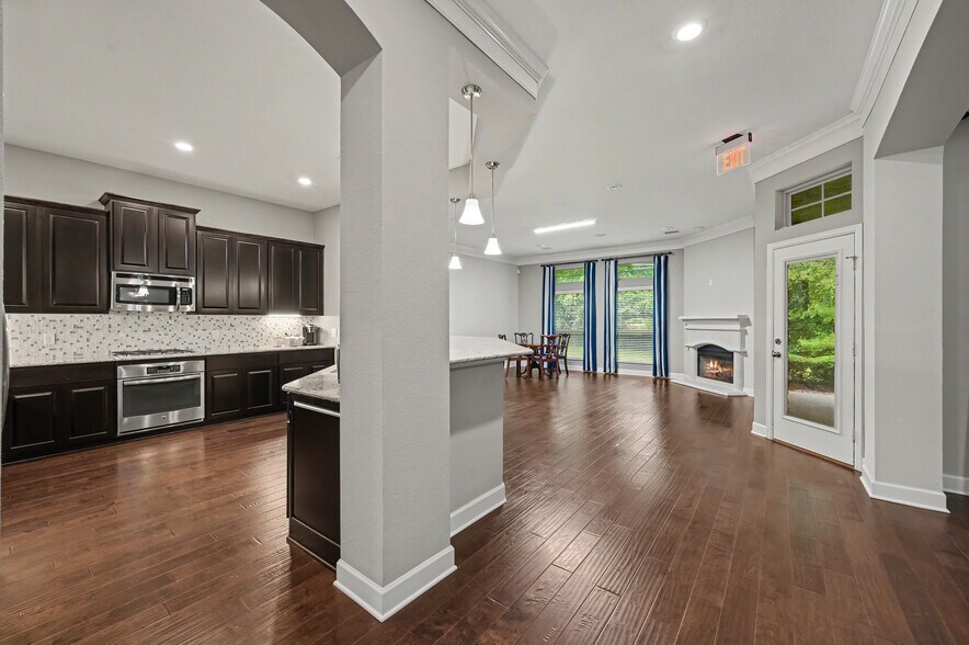 More Photos Of 5155 W Davis St, Conroe Medical For Lease