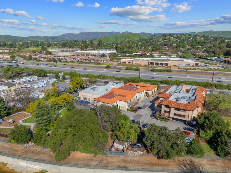 More Photos Of 28350 Roadside Dr, Agoura Hills Storefront For Sale