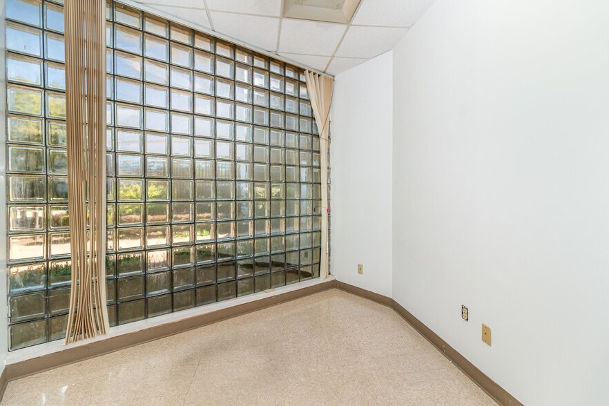 More Photos Of 10196 Springfield Pike, Cincinnati Medical For Sale
