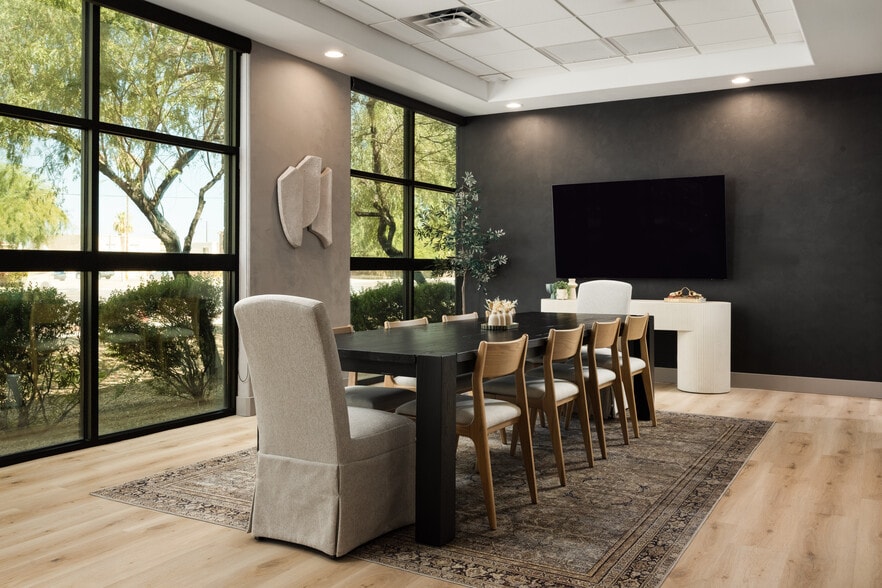 More Photos Of 4505 E Broadway Rd, Phoenix Light Manufacturing For Sale