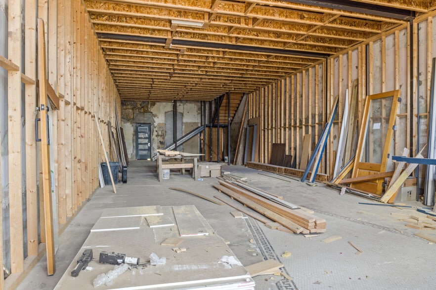 More Photos Of 209 N Jefferson Ave, Mount Pleasant Storefront For Sale