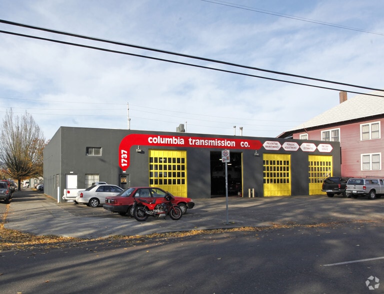 Primary Photo Of 1737 SE 12th Ave, Portland Service For Sale