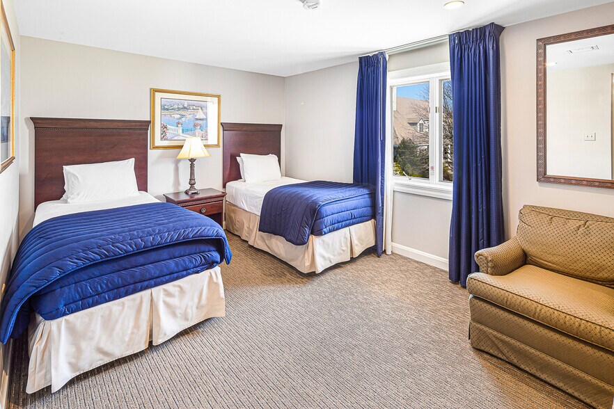 More Photos Of 551 Thames St, Newport Hotel For Sale