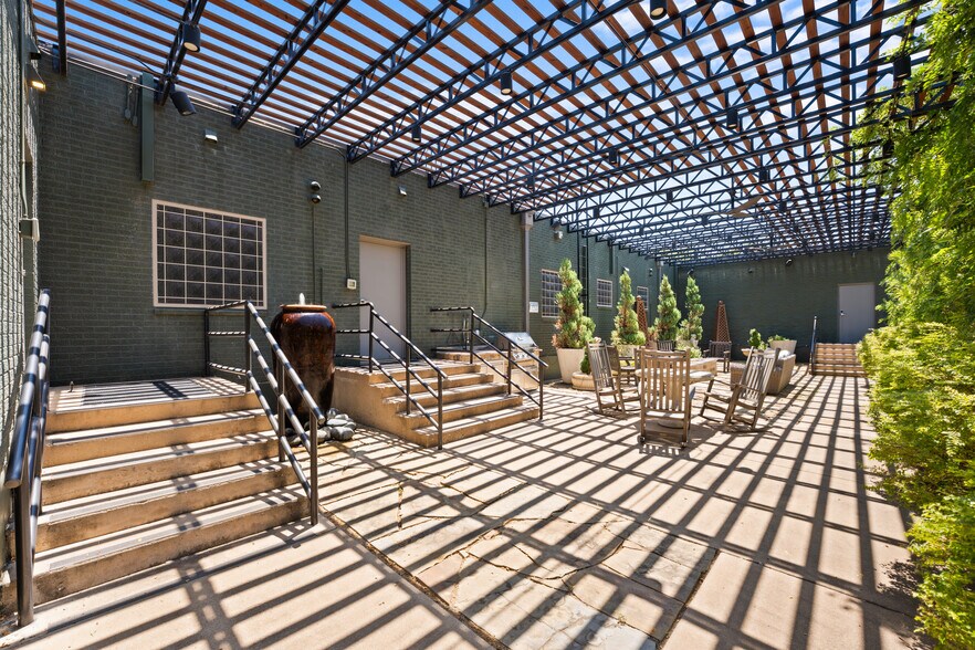 More Photos Of 1400 S Gribble St, Sherman Flex For Sale