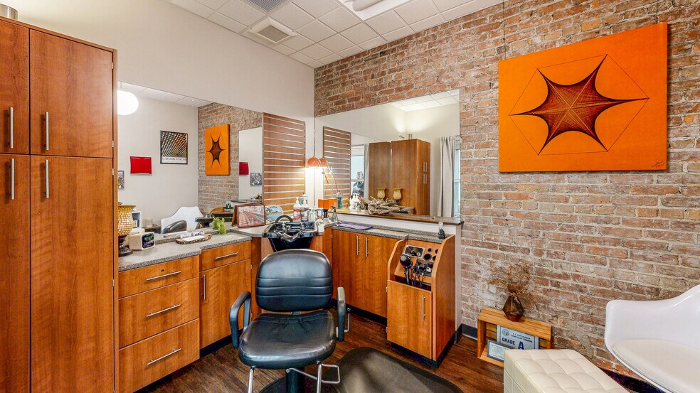 More Photos Of 124 College St, Asheville Office Residential For Sale