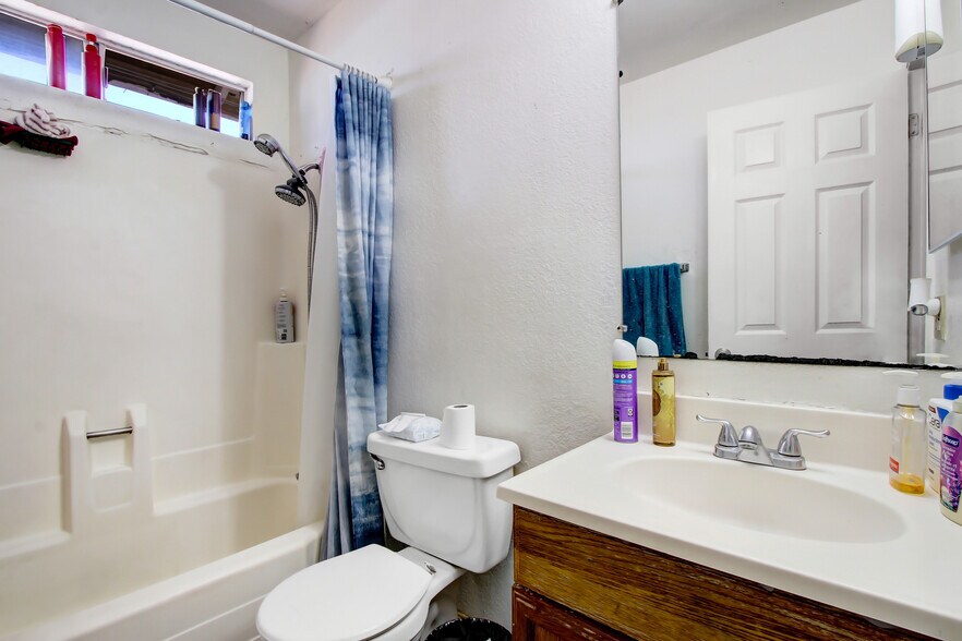 More Photos Of 671 Greystone Ln, Hemet Multifamily For Sale