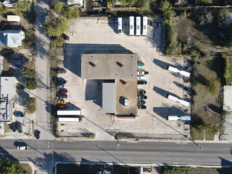 More Photos Of 1505 E Houston St, San Antonio Truck Terminal For Lease