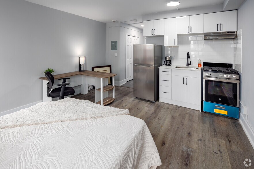 More Photos Of 186 King St, London Apartments For Lease