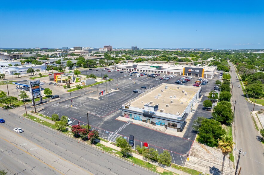 More Photos Of 7122 San Pedro Ave, San Antonio Storefront For Lease