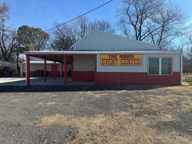 Primary Photo Of 903 S Sioux St, Okmulgee Light Manufacturing For Sale