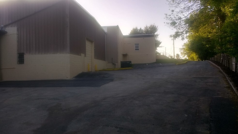 More Photos Of 7 Greenwood Pl, Pikesville Warehouse For Sale