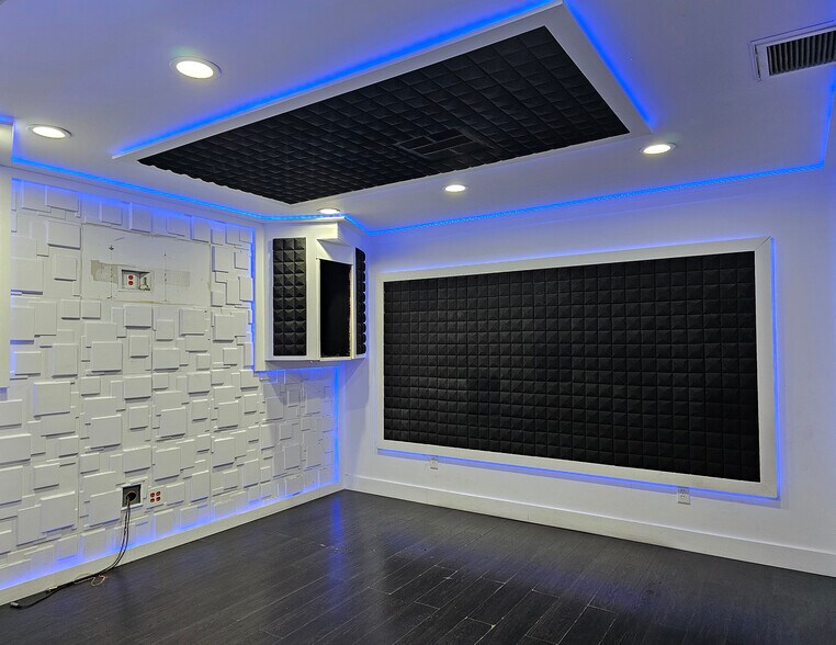 More Photos Of 6878-6880 Beck Ave, North Hollywood Warehouse For Lease