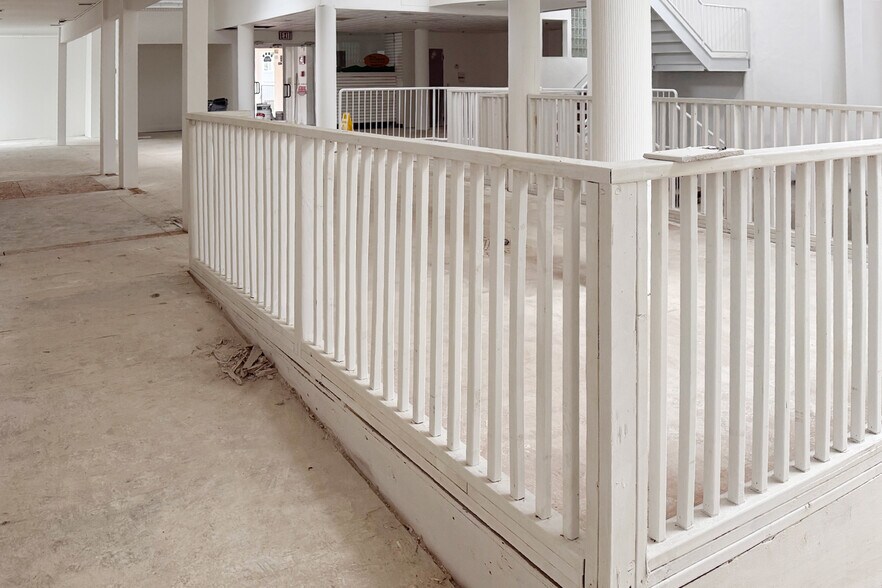 More Photos Of 125 E Jericho Tpke, Huntington Station Freestanding For Lease