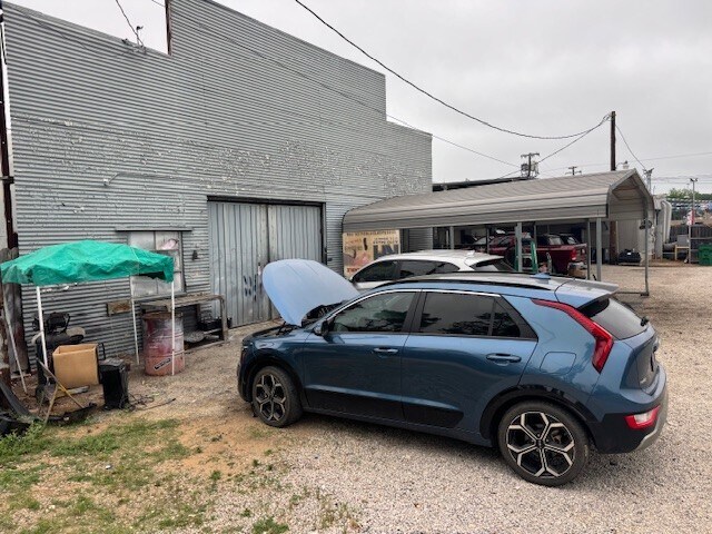 More Photos Of 412 E Spring St, Palestine Auto Dealership For Sale